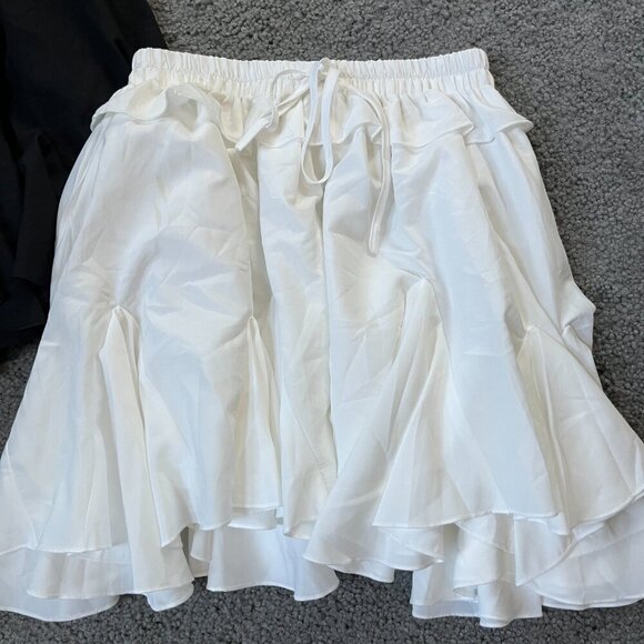 STORETS EMILEE ANGELIC SKORT - LOT OF 2 - ONE WHITE / ONE BLACK NWOT Size: S/M - Picture 3 of 12